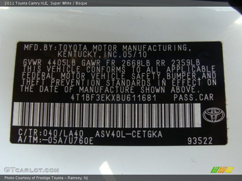 Super White / Bisque 2011 Toyota Camry XLE