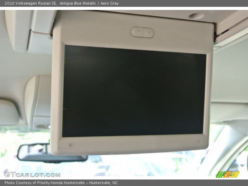 Antigua Blue Metallic / Aero Gray 2010 Volkswagen Routan SE