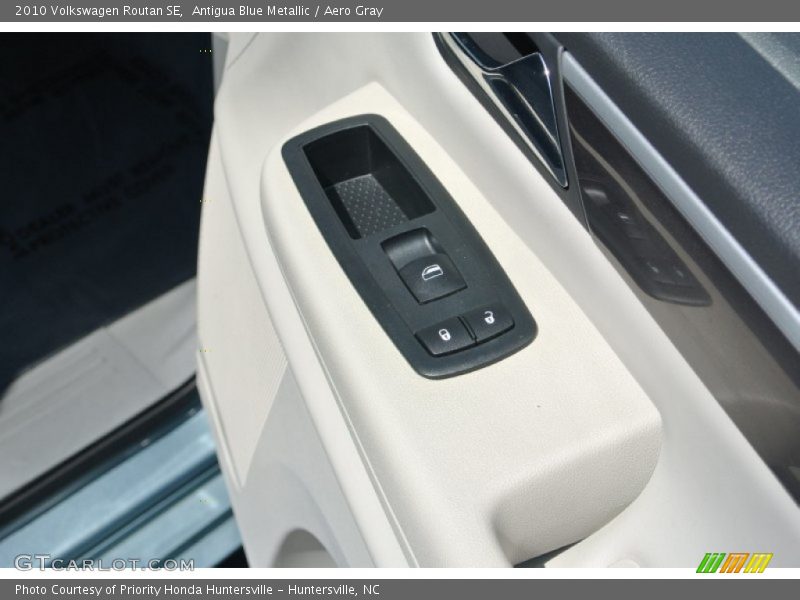 Antigua Blue Metallic / Aero Gray 2010 Volkswagen Routan SE