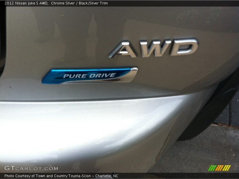Chrome Silver / Black/Silver Trim 2012 Nissan Juke S AWD