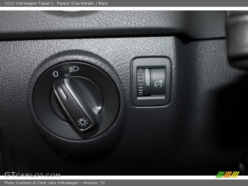 Pepper Gray Metallic / Black 2013 Volkswagen Tiguan S