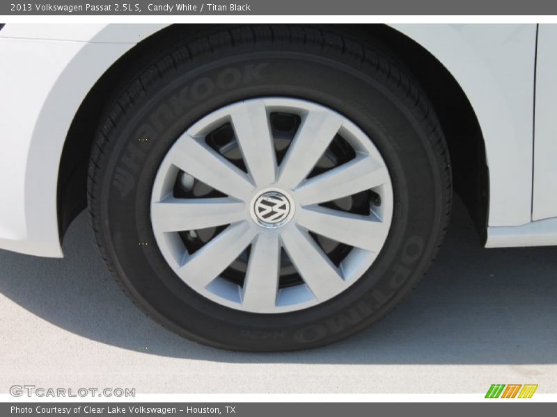Candy White / Titan Black 2013 Volkswagen Passat 2.5L S