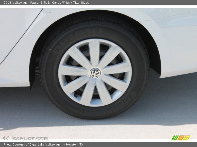 Candy White / Titan Black 2013 Volkswagen Passat 2.5L S