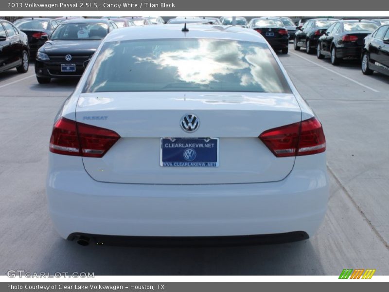 Candy White / Titan Black 2013 Volkswagen Passat 2.5L S