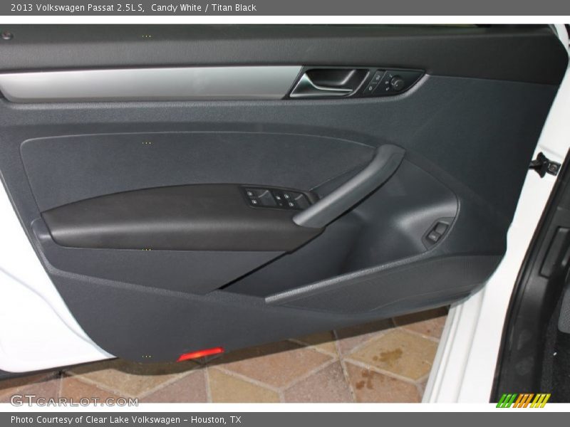 Candy White / Titan Black 2013 Volkswagen Passat 2.5L S