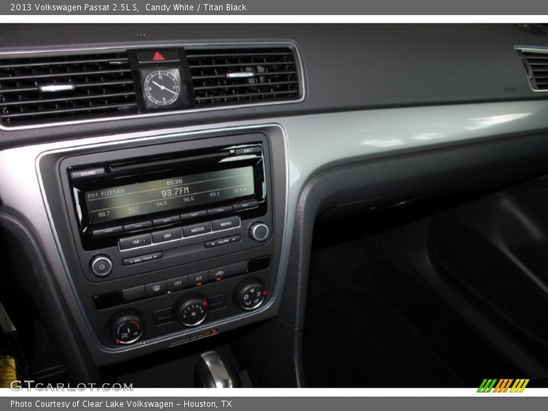Candy White / Titan Black 2013 Volkswagen Passat 2.5L S