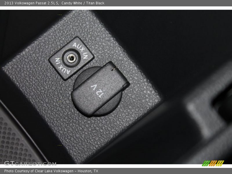 Candy White / Titan Black 2013 Volkswagen Passat 2.5L S