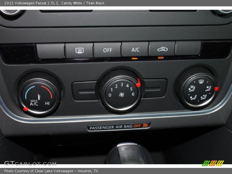 Candy White / Titan Black 2013 Volkswagen Passat 2.5L S