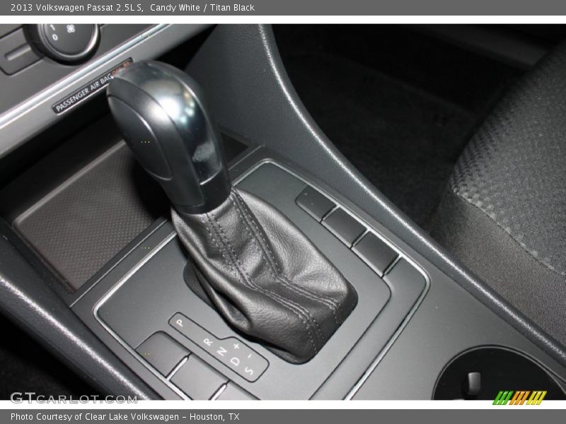 Candy White / Titan Black 2013 Volkswagen Passat 2.5L S