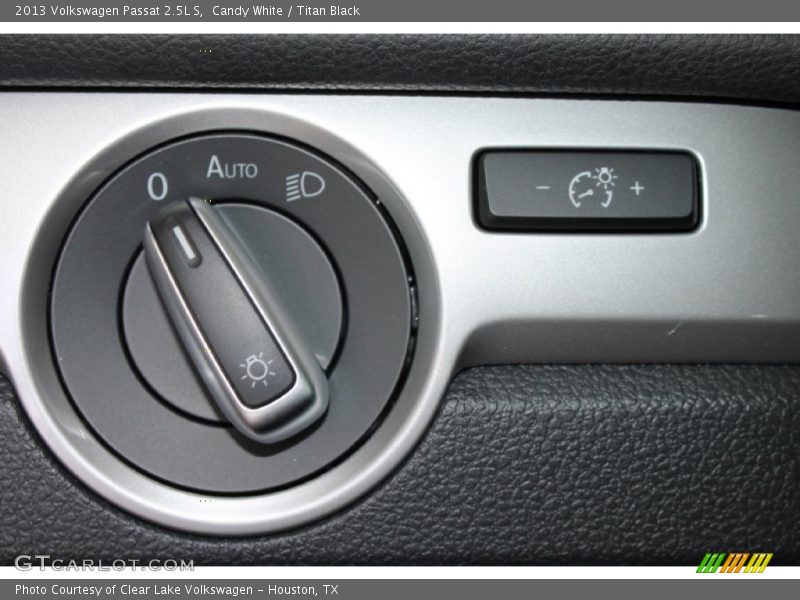 Candy White / Titan Black 2013 Volkswagen Passat 2.5L S