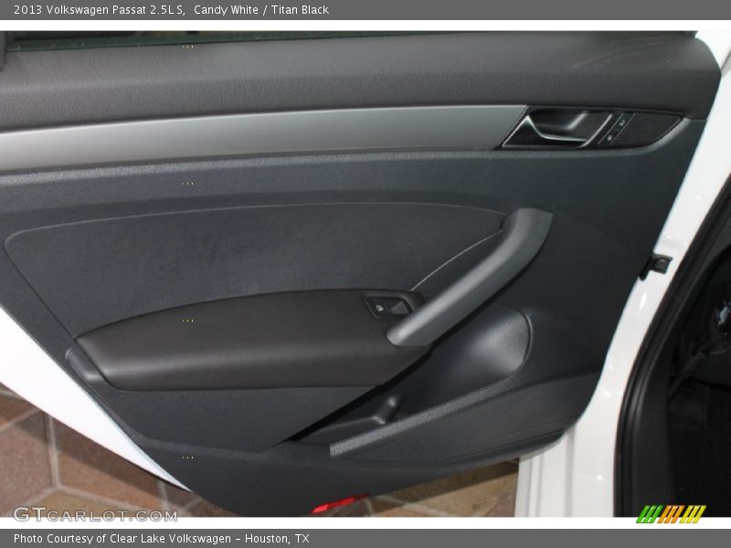 Candy White / Titan Black 2013 Volkswagen Passat 2.5L S