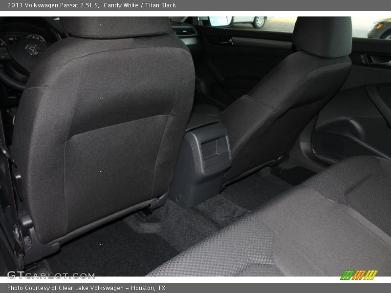 Candy White / Titan Black 2013 Volkswagen Passat 2.5L S