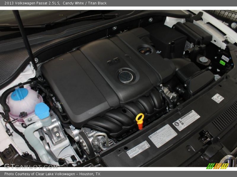 Candy White / Titan Black 2013 Volkswagen Passat 2.5L S