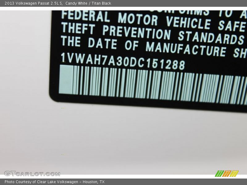 Candy White / Titan Black 2013 Volkswagen Passat 2.5L S