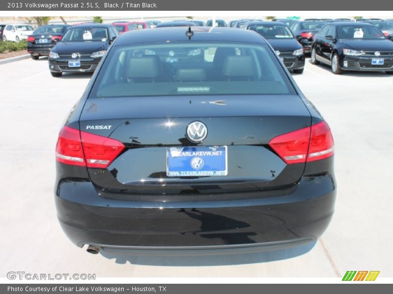 Black / Titan Black 2013 Volkswagen Passat 2.5L S