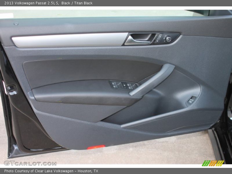 Black / Titan Black 2013 Volkswagen Passat 2.5L S