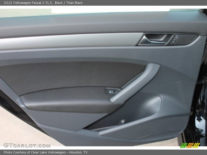 Black / Titan Black 2013 Volkswagen Passat 2.5L S
