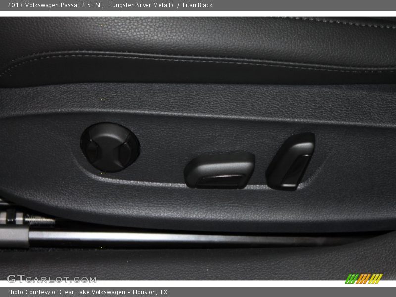 Tungsten Silver Metallic / Titan Black 2013 Volkswagen Passat 2.5L SE
