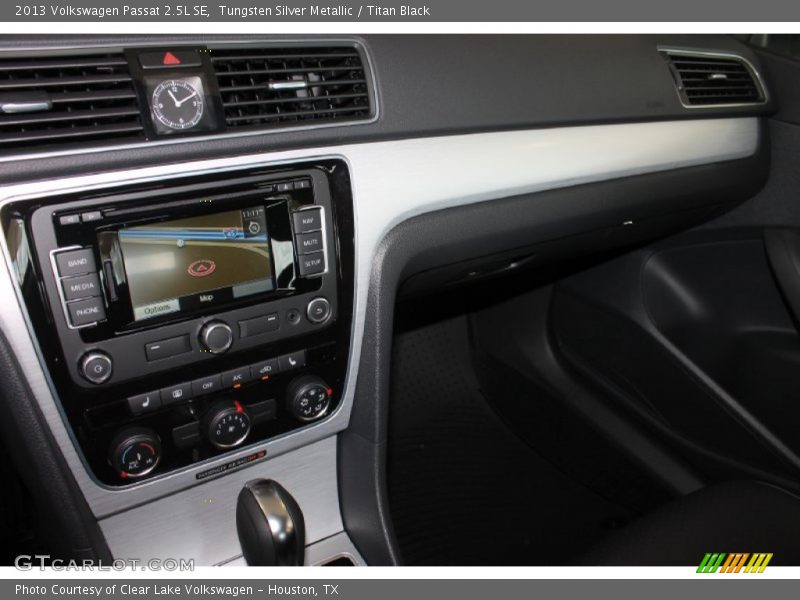 Tungsten Silver Metallic / Titan Black 2013 Volkswagen Passat 2.5L SE