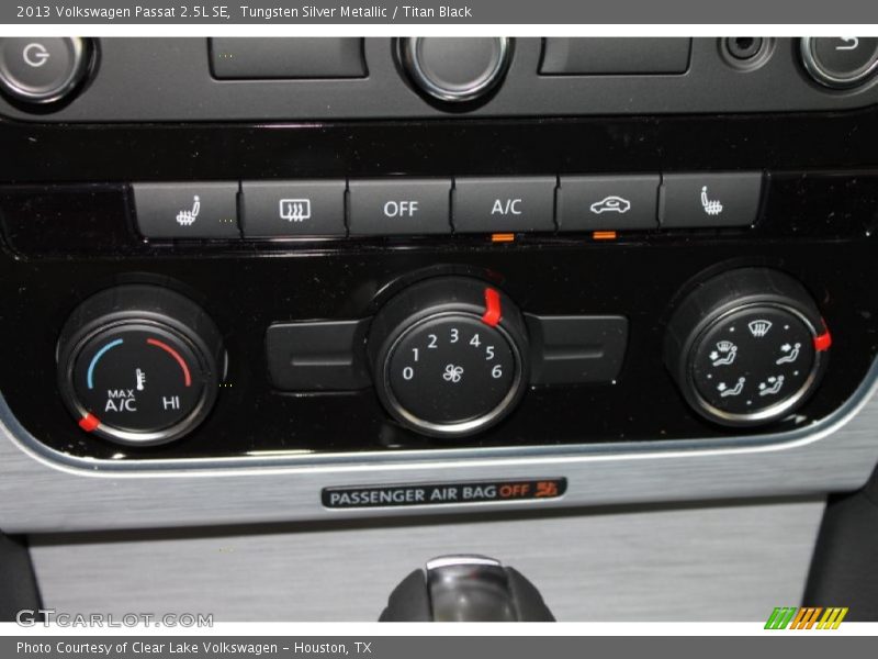 Tungsten Silver Metallic / Titan Black 2013 Volkswagen Passat 2.5L SE