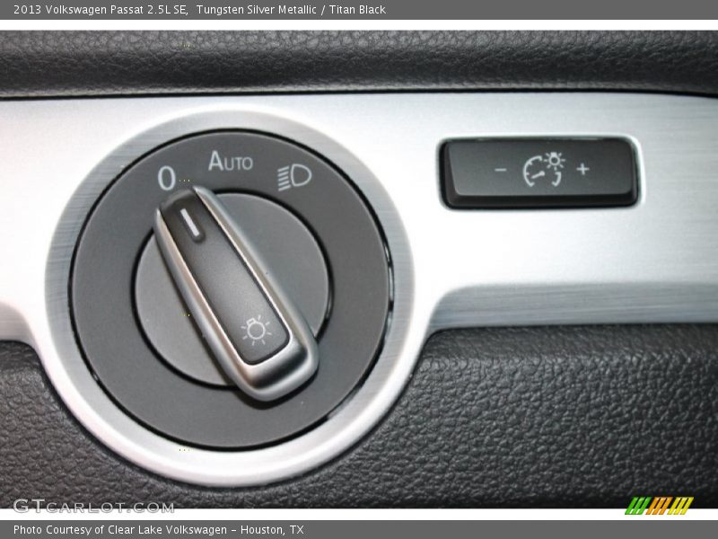 Tungsten Silver Metallic / Titan Black 2013 Volkswagen Passat 2.5L SE