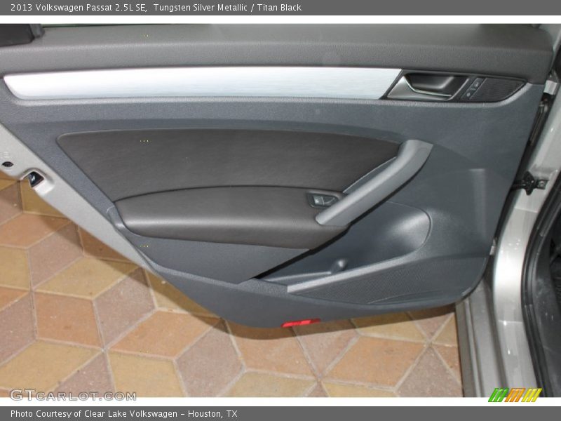 Tungsten Silver Metallic / Titan Black 2013 Volkswagen Passat 2.5L SE