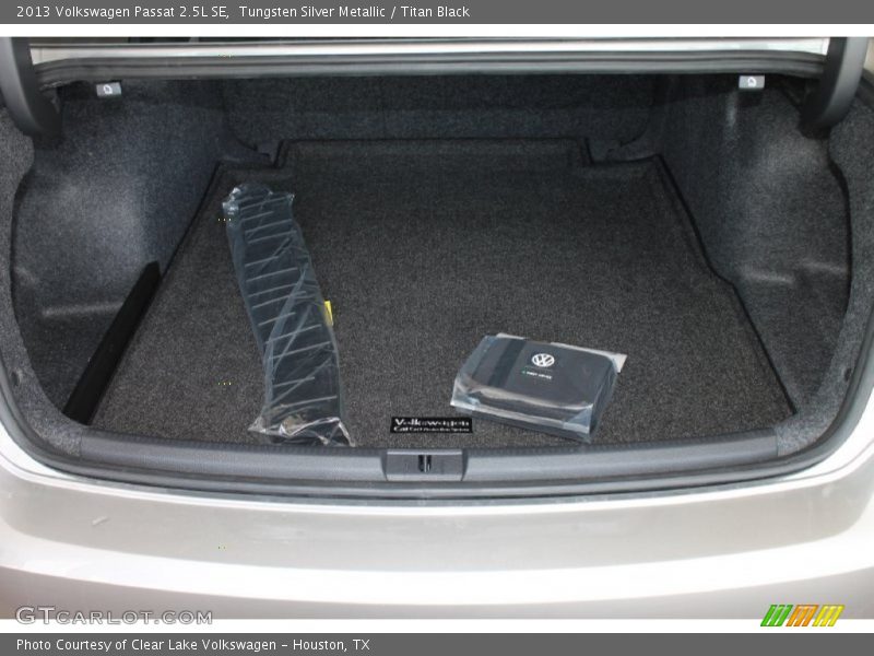 Tungsten Silver Metallic / Titan Black 2013 Volkswagen Passat 2.5L SE