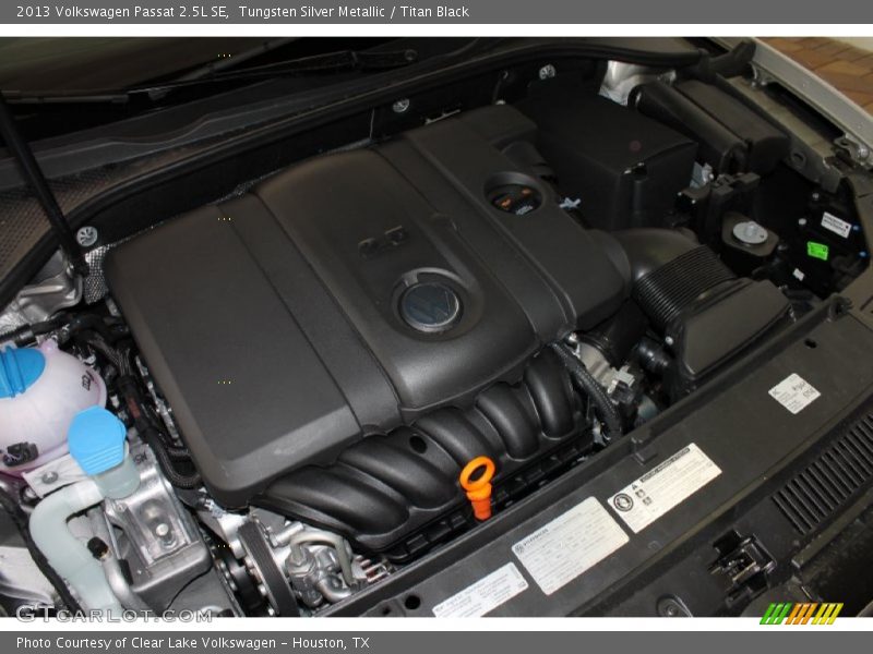 Tungsten Silver Metallic / Titan Black 2013 Volkswagen Passat 2.5L SE