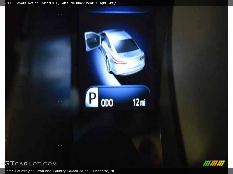 Attitude Black Pearl / Light Gray 2013 Toyota Avalon Hybrid XLE