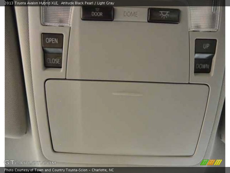 Attitude Black Pearl / Light Gray 2013 Toyota Avalon Hybrid XLE