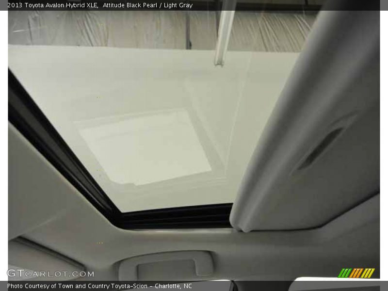 Attitude Black Pearl / Light Gray 2013 Toyota Avalon Hybrid XLE