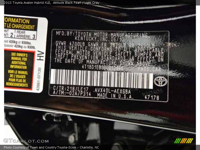 Attitude Black Pearl / Light Gray 2013 Toyota Avalon Hybrid XLE