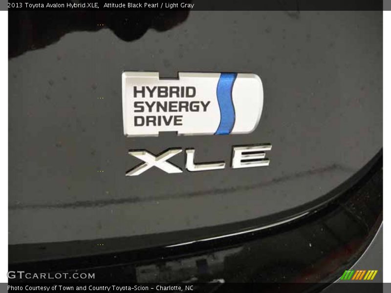  2013 Avalon Hybrid XLE Logo