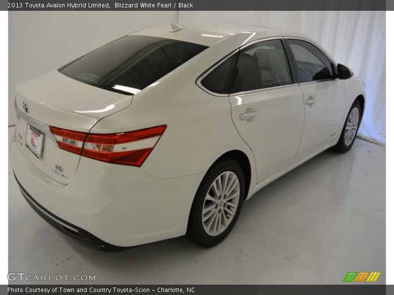 Blizzard White Pearl / Black 2013 Toyota Avalon Hybrid Limited