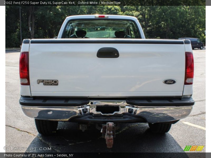 Oxford White / Medium Flint 2002 Ford F250 Super Duty XL SuperCab 4x4