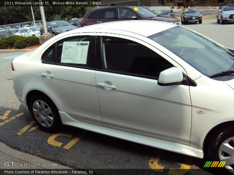 Wicked White Metallic / Black 2011 Mitsubishi Lancer ES