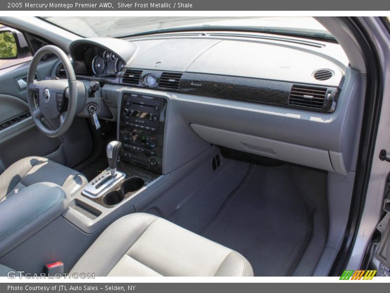 Dashboard of 2005 Montego Premier AWD