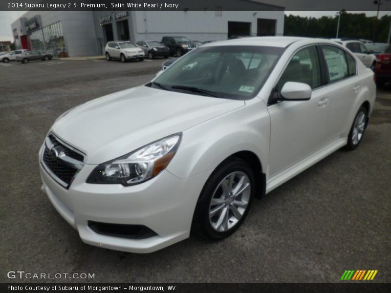 Front 3/4 View of 2014 Legacy 2.5i Premium