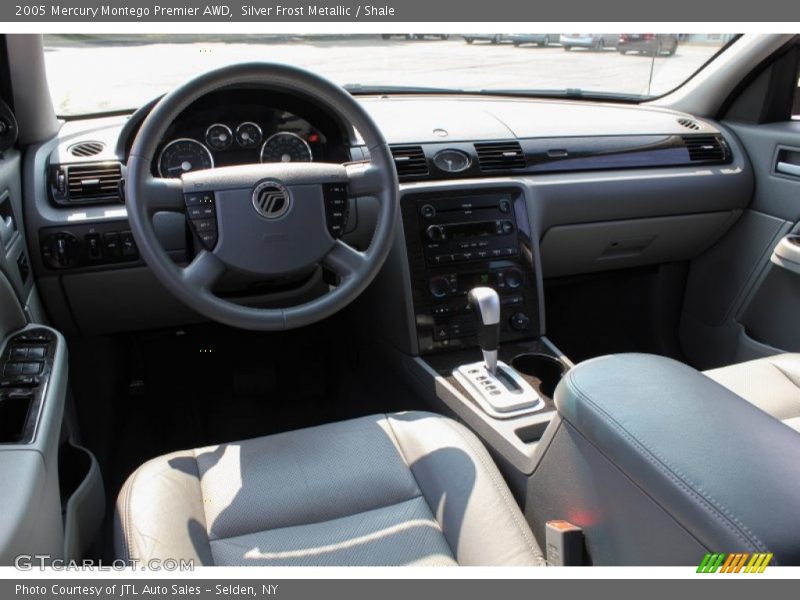Dashboard of 2005 Montego Premier AWD