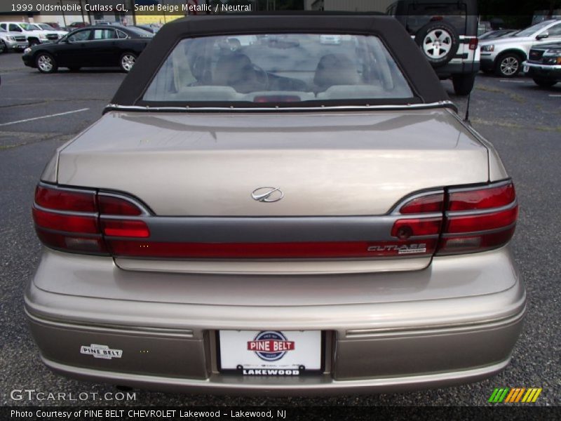 Sand Beige Metallic / Neutral 1999 Oldsmobile Cutlass GL