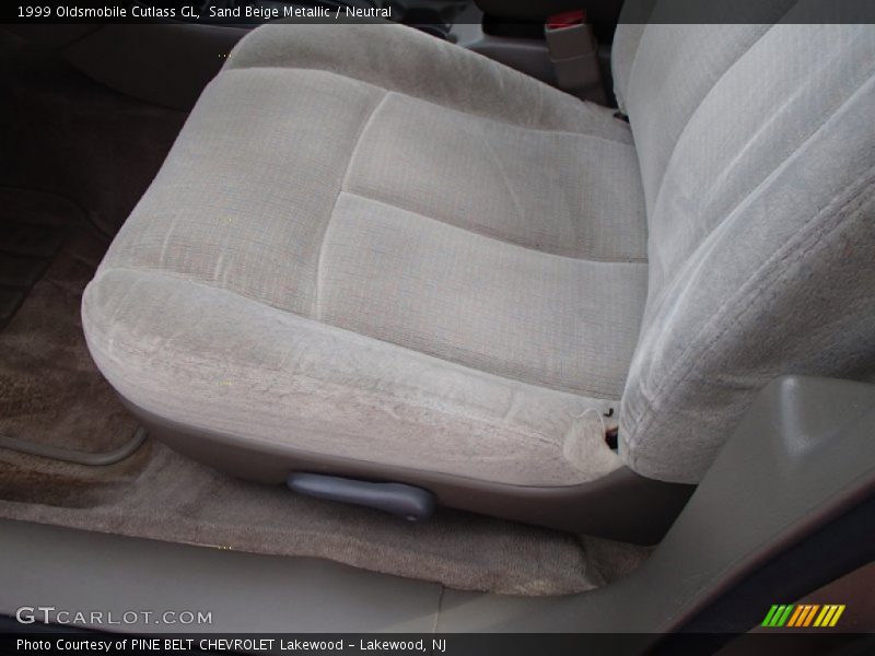 Sand Beige Metallic / Neutral 1999 Oldsmobile Cutlass GL