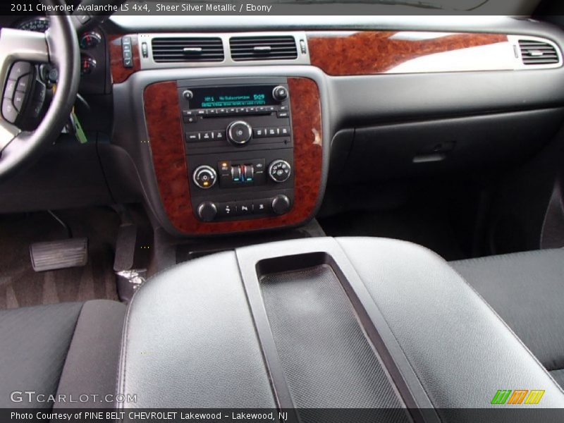 Sheer Silver Metallic / Ebony 2011 Chevrolet Avalanche LS 4x4