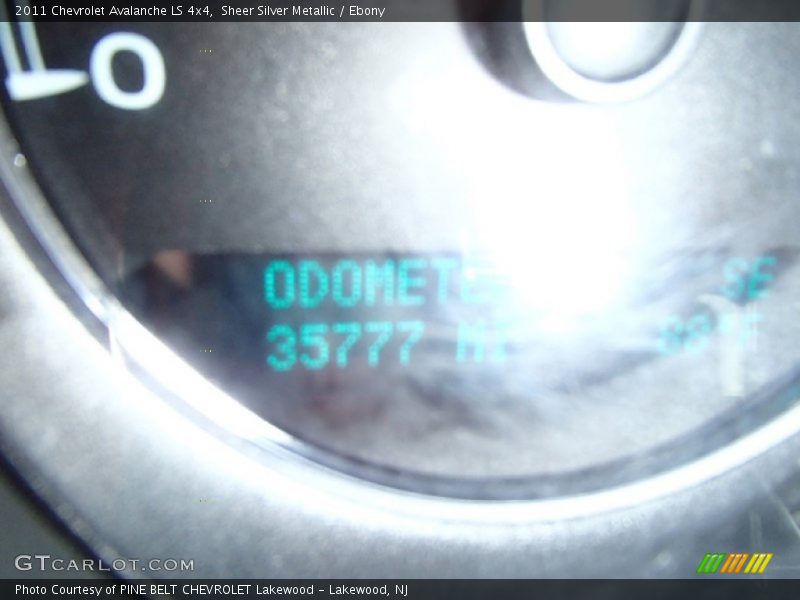 Sheer Silver Metallic / Ebony 2011 Chevrolet Avalanche LS 4x4