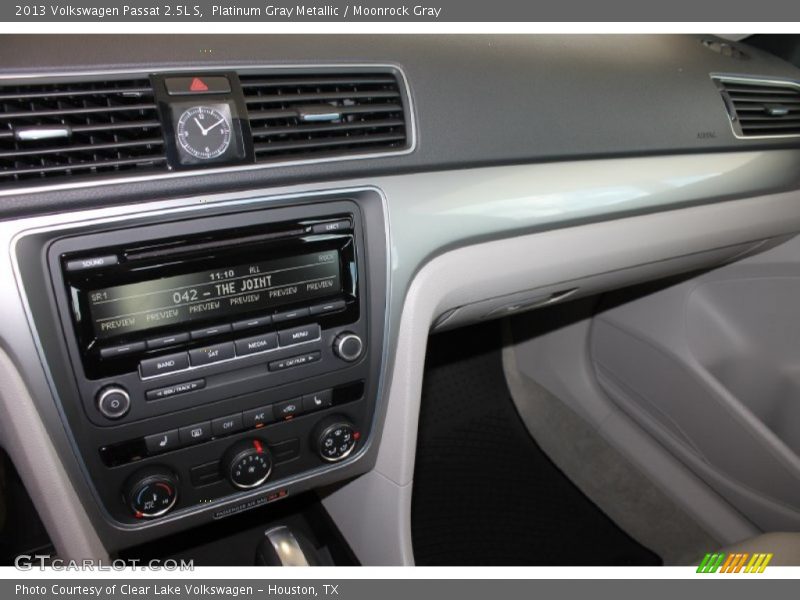 Platinum Gray Metallic / Moonrock Gray 2013 Volkswagen Passat 2.5L S