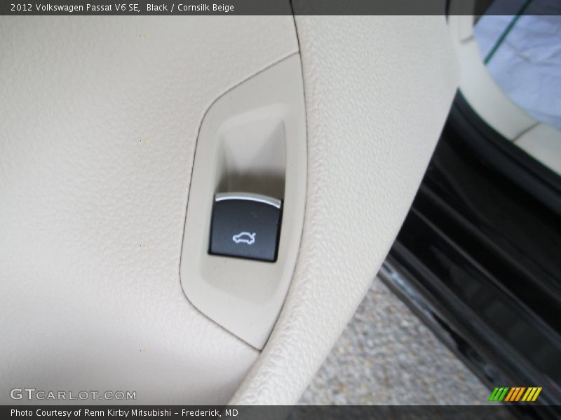 Black / Cornsilk Beige 2012 Volkswagen Passat V6 SE