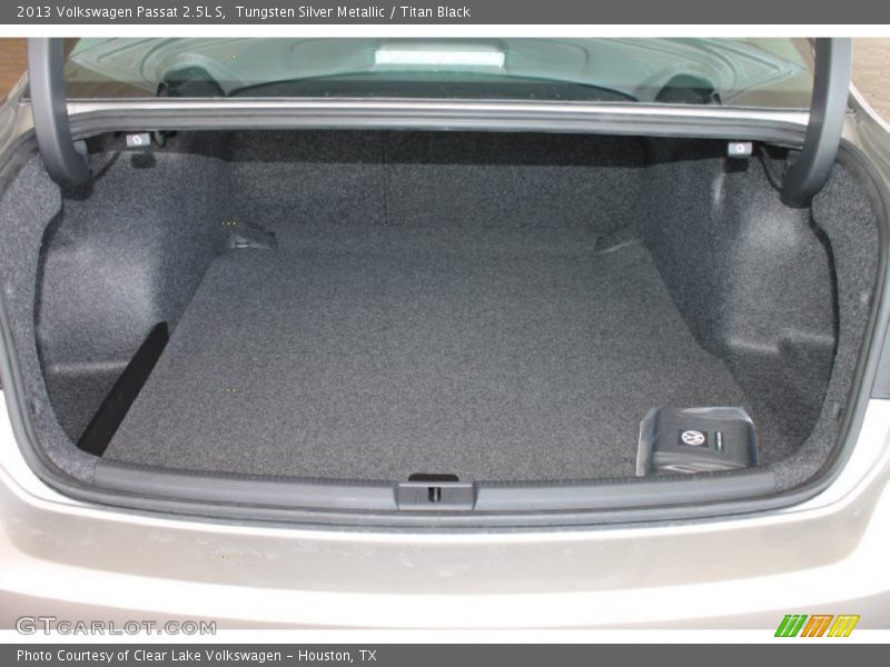 Tungsten Silver Metallic / Titan Black 2013 Volkswagen Passat 2.5L S