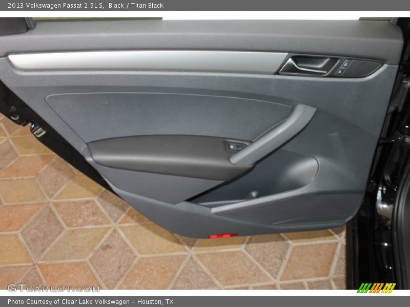 Black / Titan Black 2013 Volkswagen Passat 2.5L S