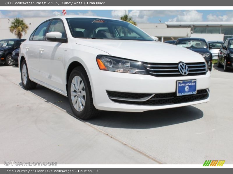 Candy White / Titan Black 2013 Volkswagen Passat 2.5L S