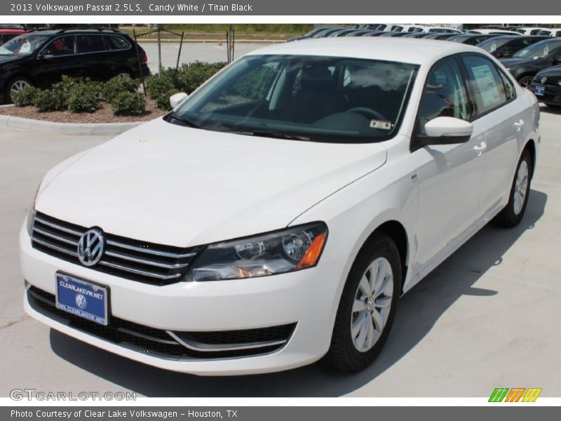 Candy White / Titan Black 2013 Volkswagen Passat 2.5L S