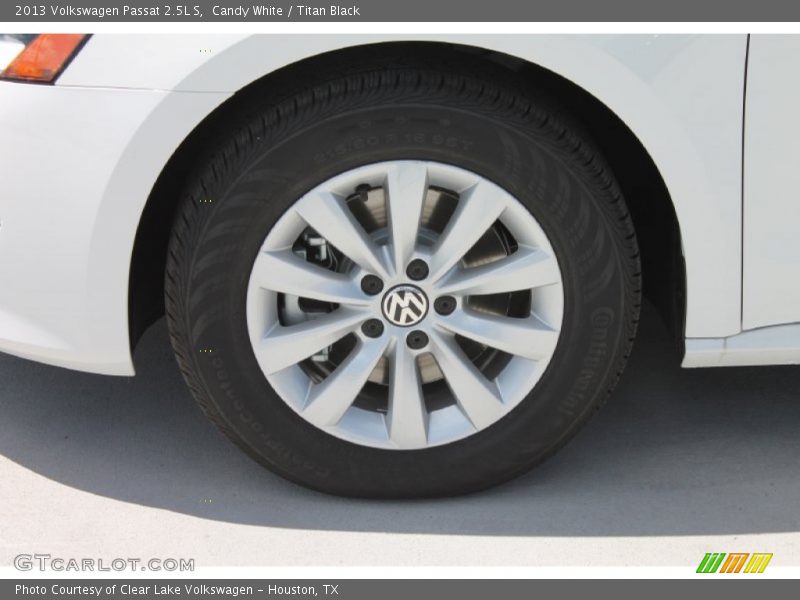 Candy White / Titan Black 2013 Volkswagen Passat 2.5L S